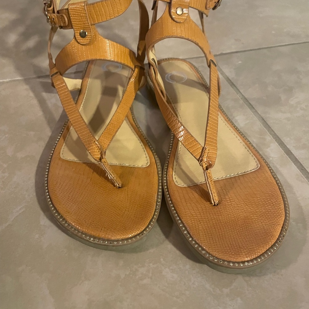 Sandals size 11
